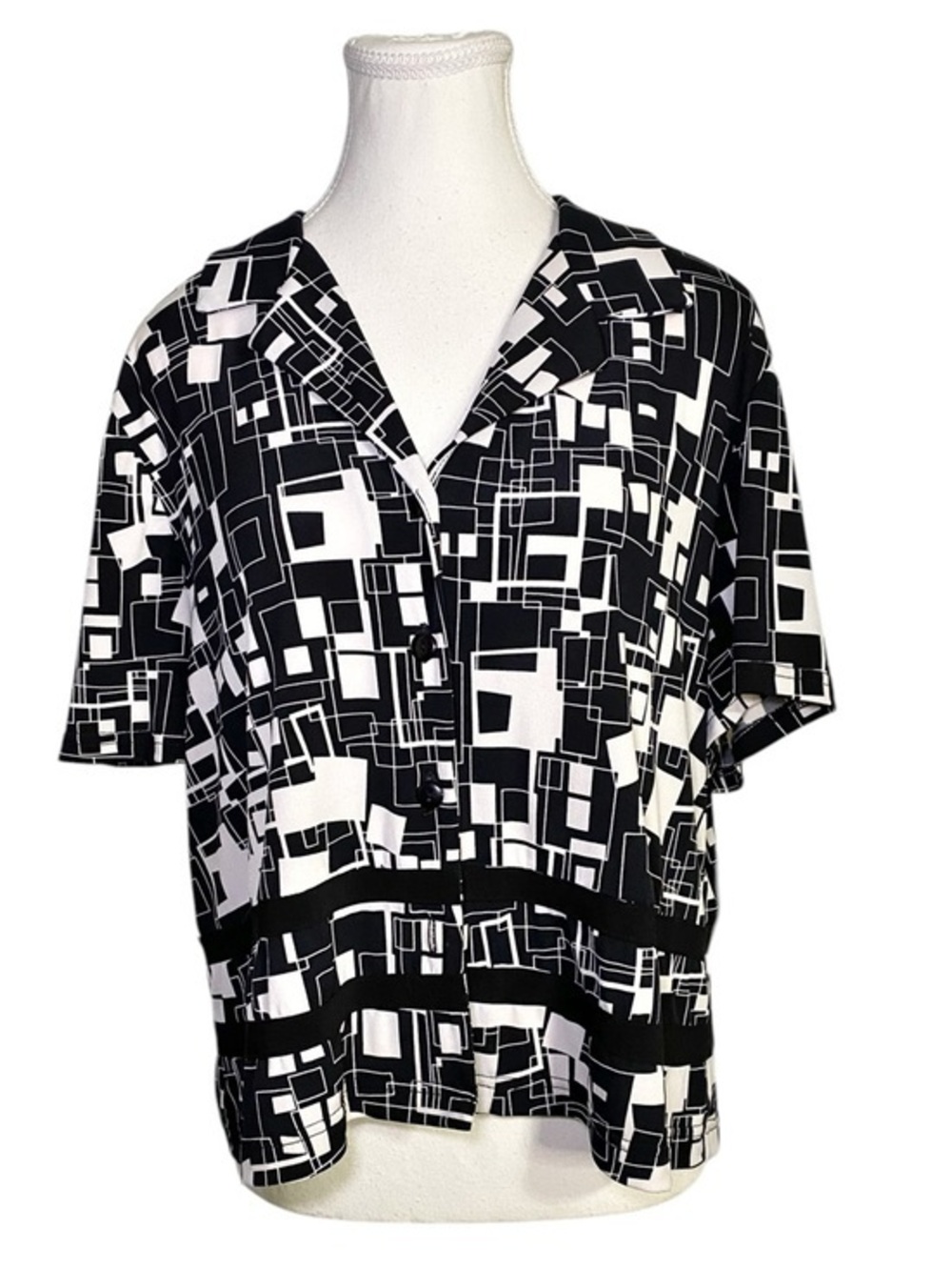 K & Company Black & White Geometric Abstract Button-Up Blouse